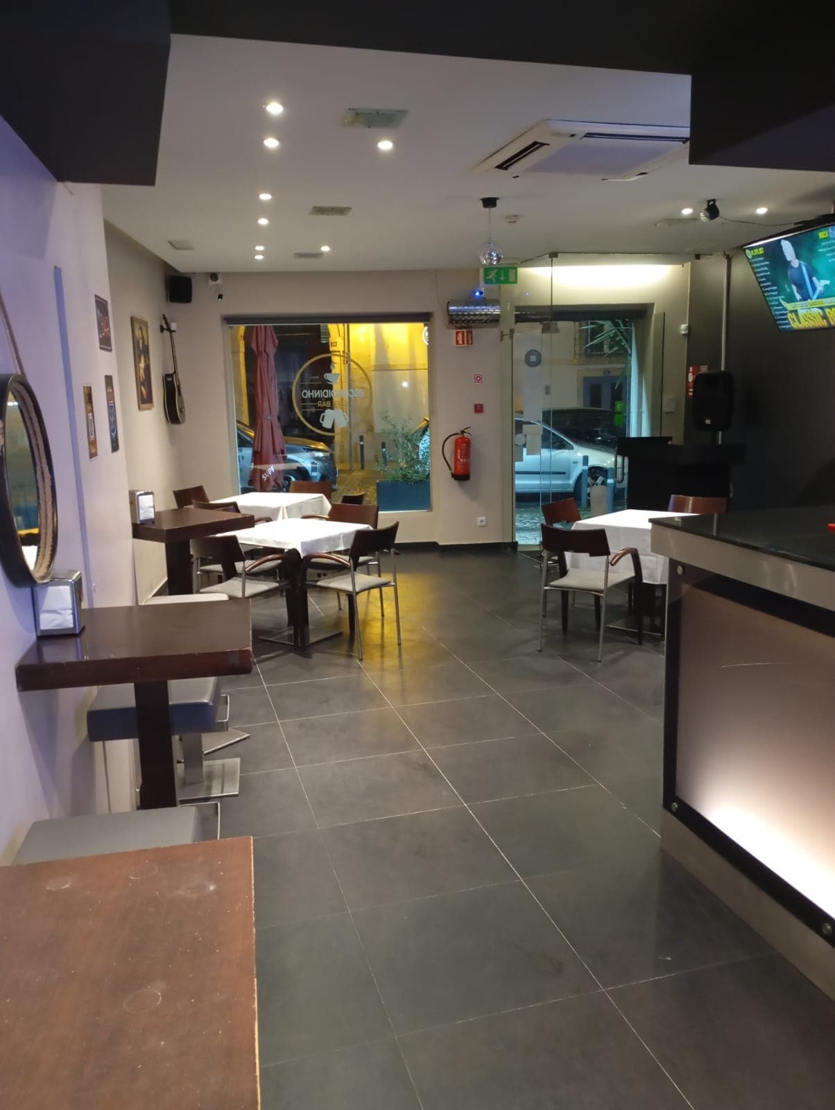 Interior do O Pacio, bar e lounge em Leiria